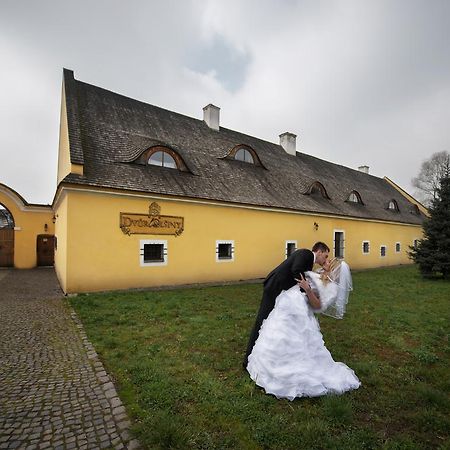 Dvur Olsiny -Hotel And Horse-Riding Karvina Bagian luar foto