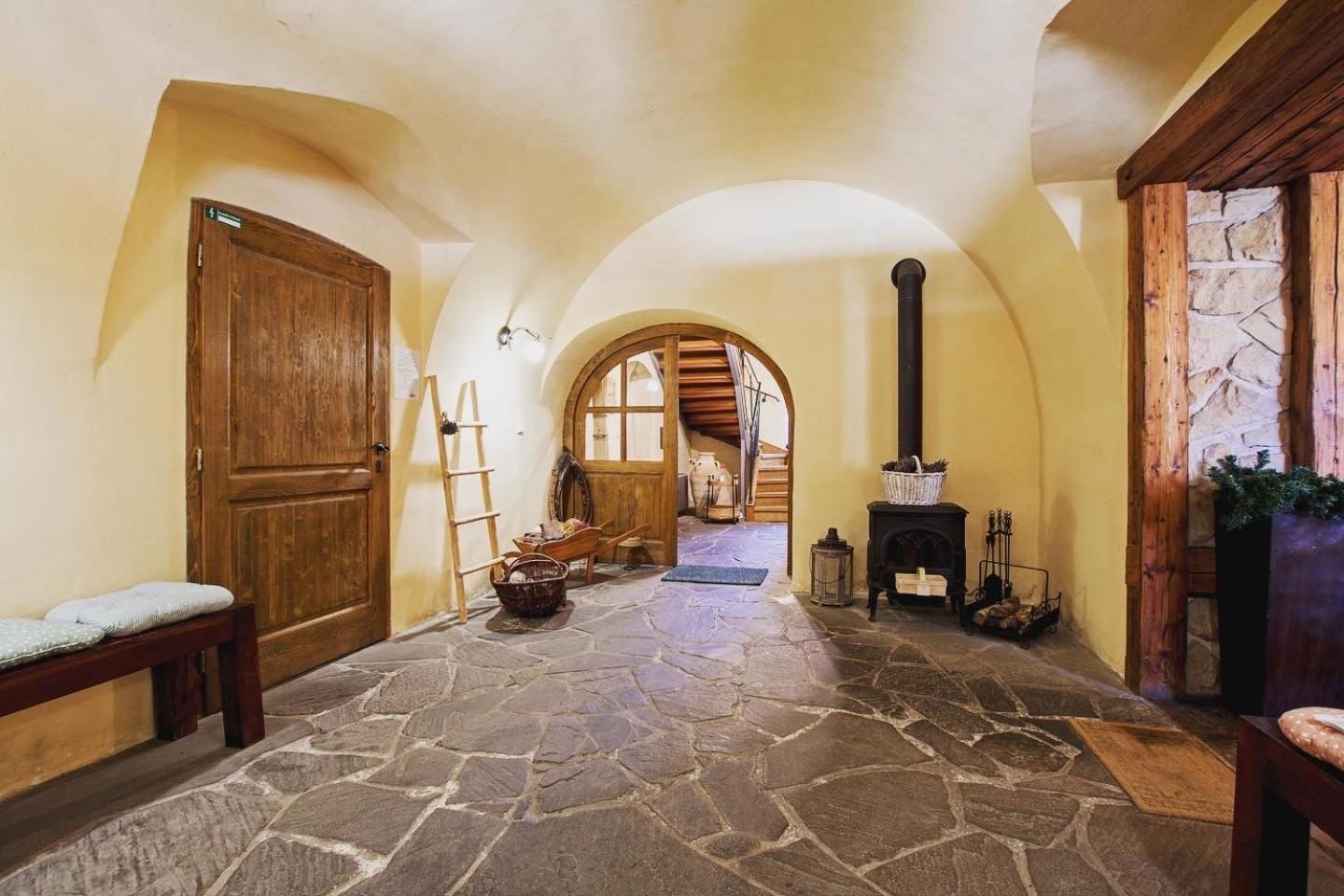 Dvur Olsiny -Hotel And Horse-Riding Karvina Bagian luar foto