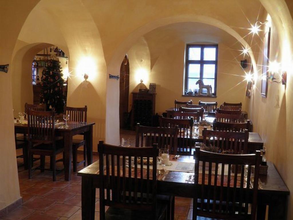 Dvur Olsiny -Hotel And Horse-Riding Karvina Bagian luar foto