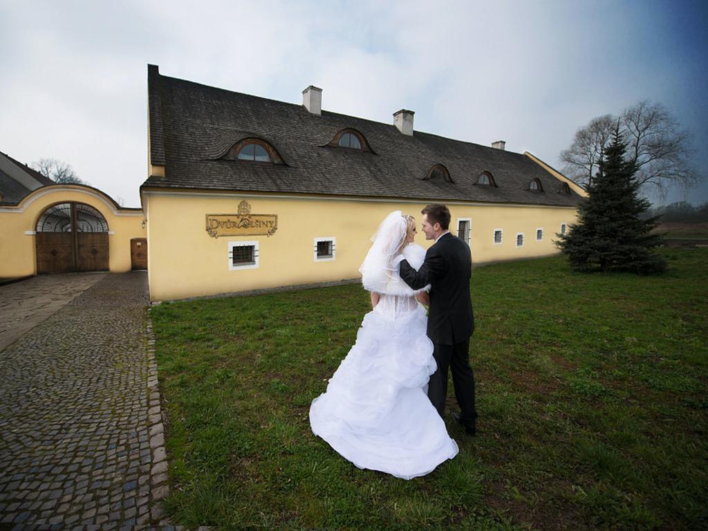 Dvur Olsiny -Hotel And Horse-Riding Karvina Bagian luar foto
