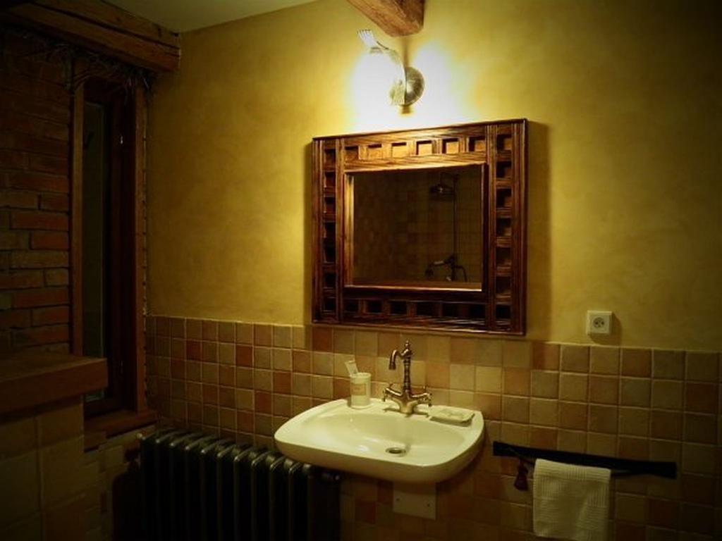 Dvur Olsiny -Hotel And Horse-Riding Karvina Ruang foto