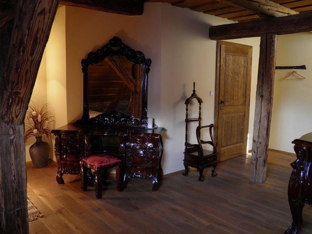 Dvur Olsiny -Hotel And Horse-Riding Karvina Ruang foto