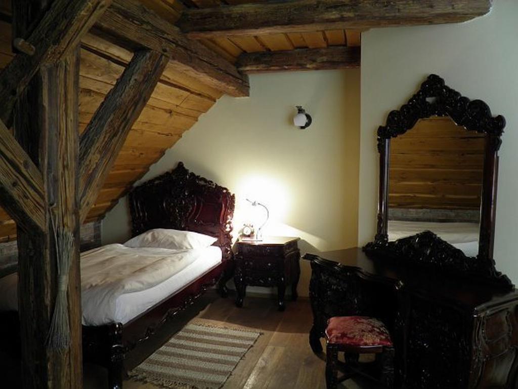 Dvur Olsiny -Hotel And Horse-Riding Karvina Ruang foto